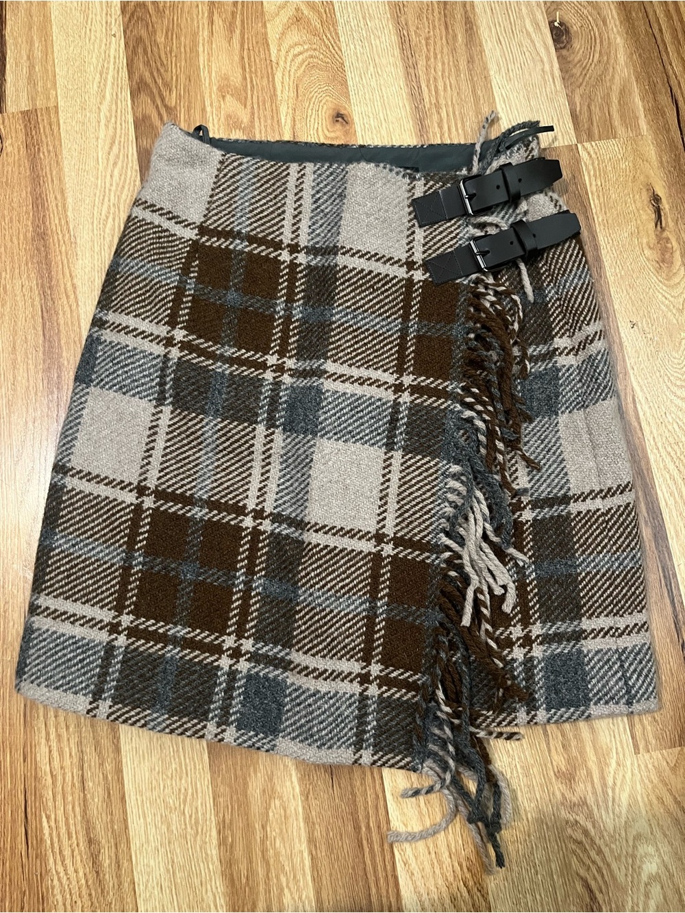 Weekend Max Mara 100% Wool Tartan Plaid Buckle Fringe Wrap Mini Skirt Tan Size 0